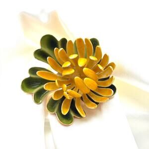 Fashioncraft “Original by Robert” | Vintage Enamel Flower Brooch